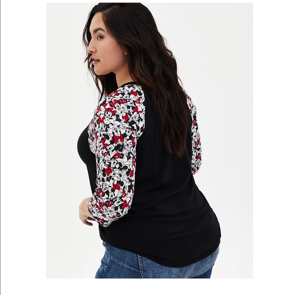 TORRID NWT DISNEY MICKEY & MINNIE RAGLAN TOP - Picture 3 of 5
